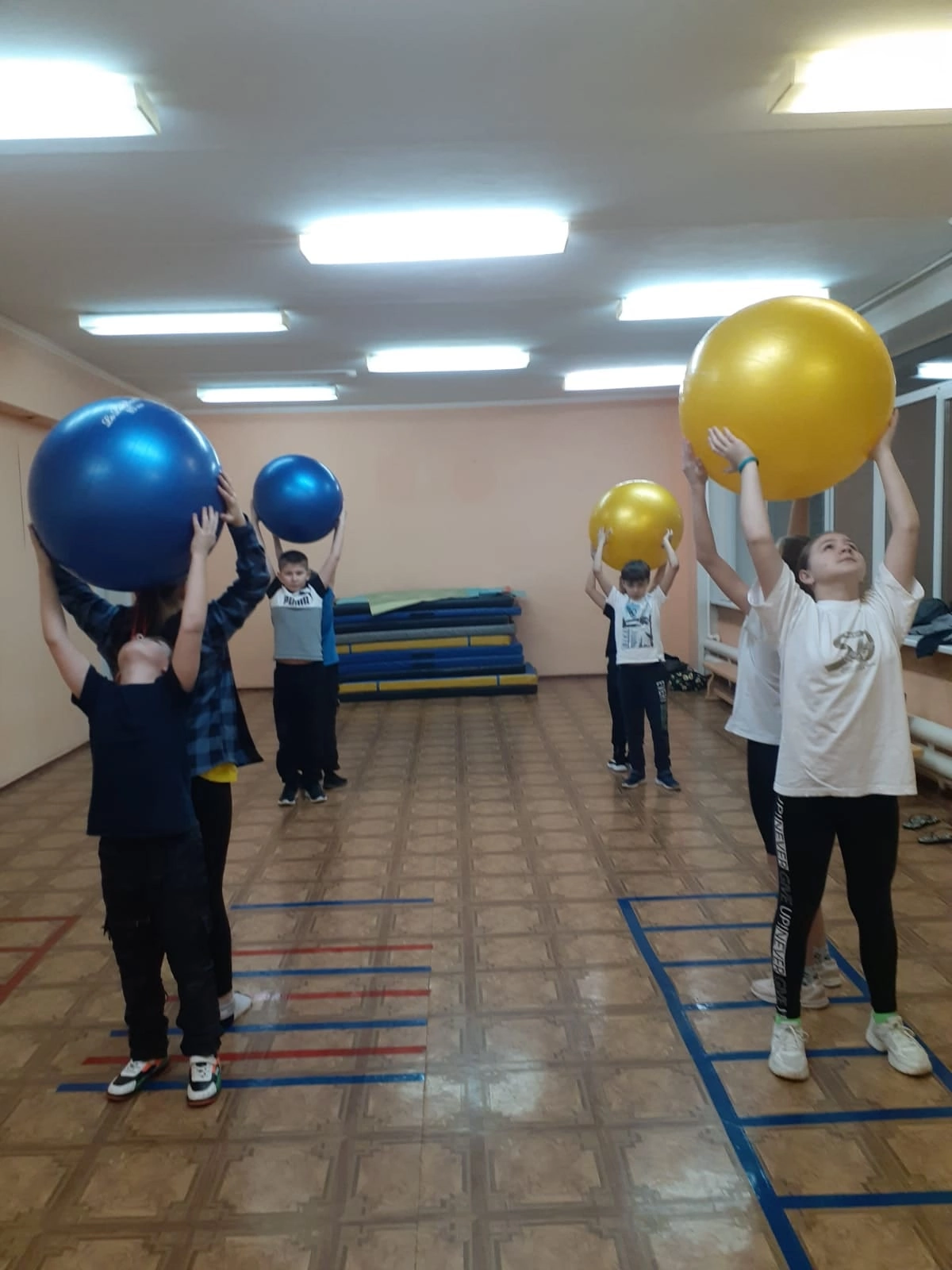 МАСТЕР-КЛАСС «Упражнения с фитболами в парах»