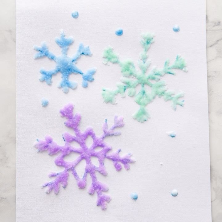 Конспект занятия по рисованию в нетрадиционной технике «Рисунки солью». в старшей группе «Разноцветные снежинки»